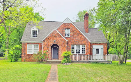 🛶 A cheap mid-century lake house